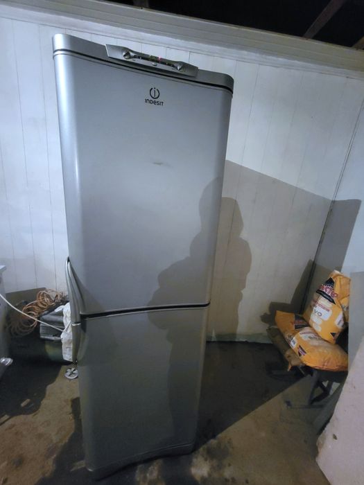 Холодильник Indesit