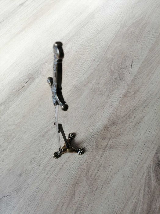 Нож със стойка за писма