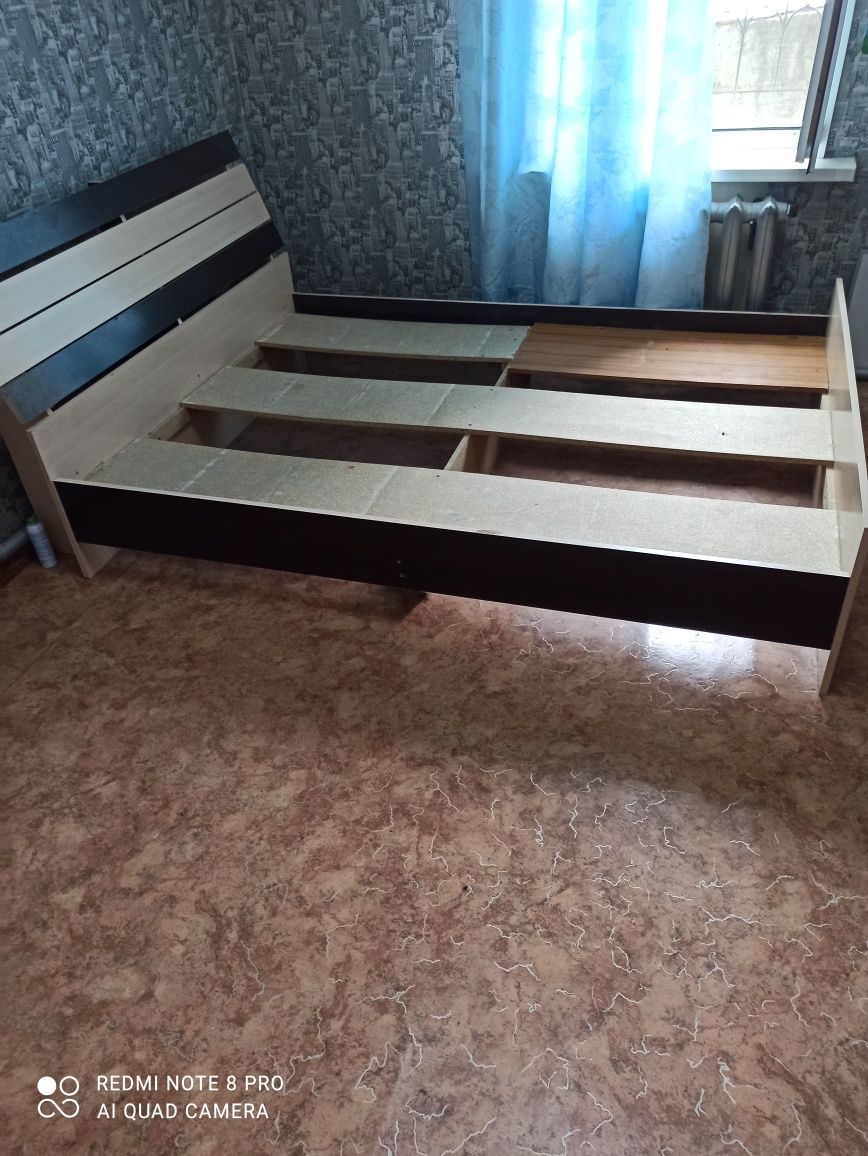 Кровать  двух спальная без матраса