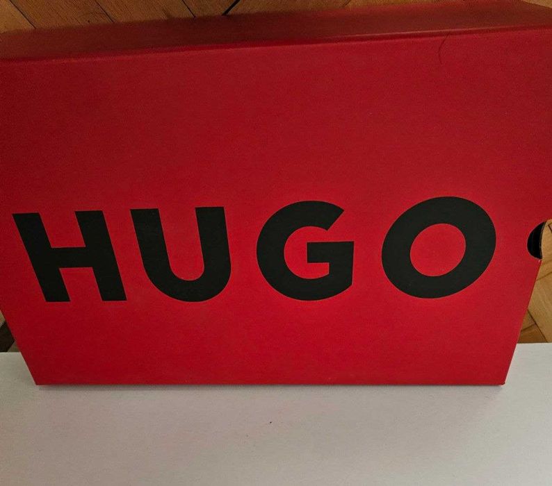 Маратонки HUGO Leon
в кафяво