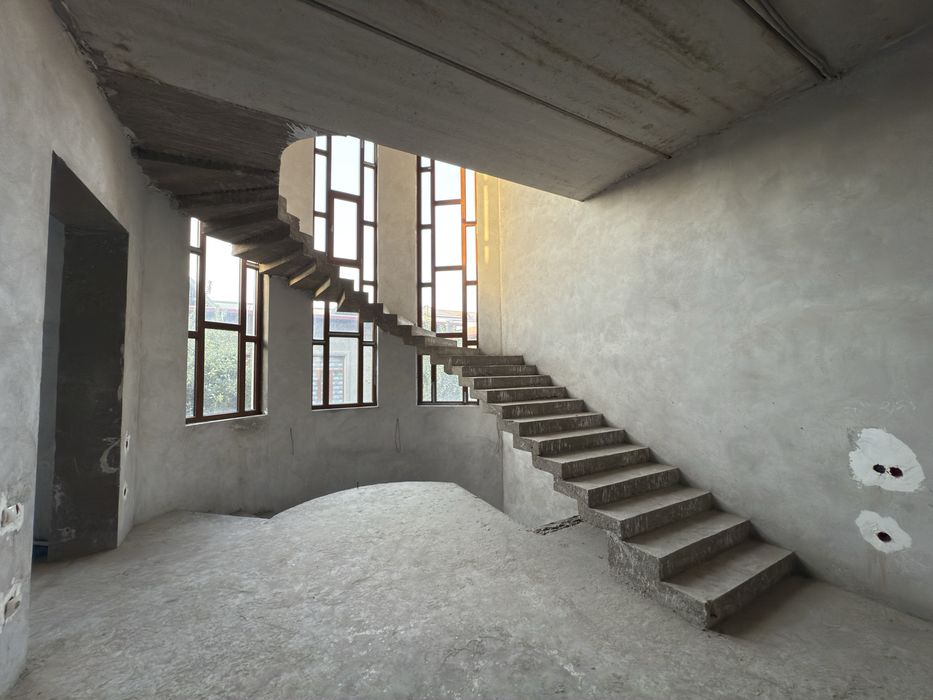 Yunus-obod tumani Xasanboyda 3 etajli uy sotiladi