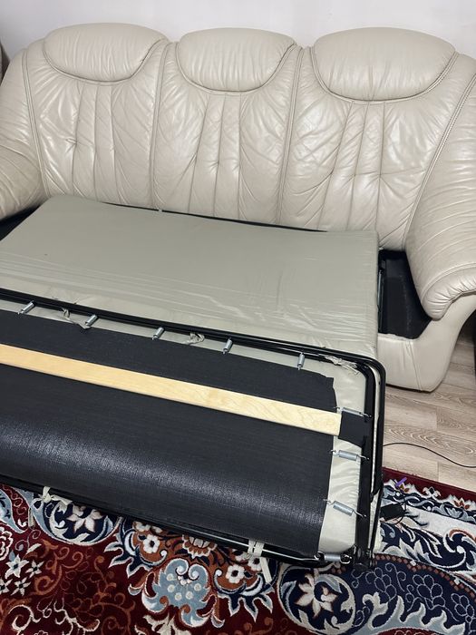 Продам кожаный диван