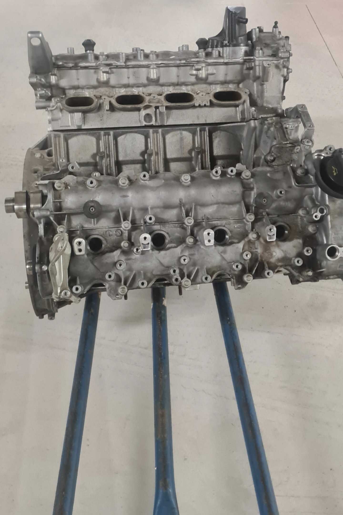 Двигател от мерцедес w222 6.3AMG .