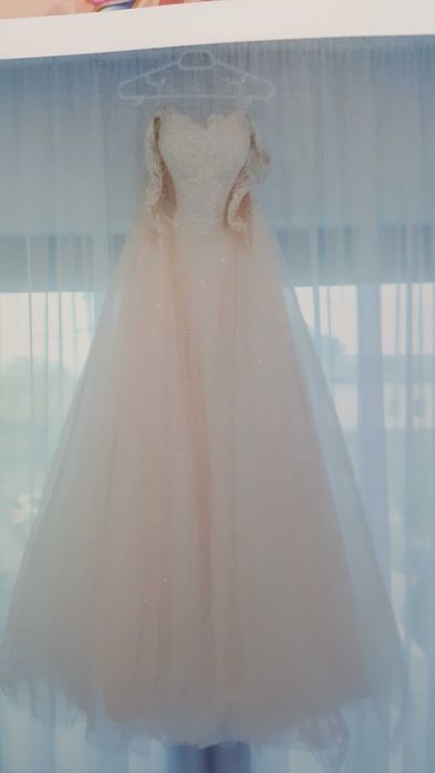 Vand rochie de mireasa stil a line detalii deosebite