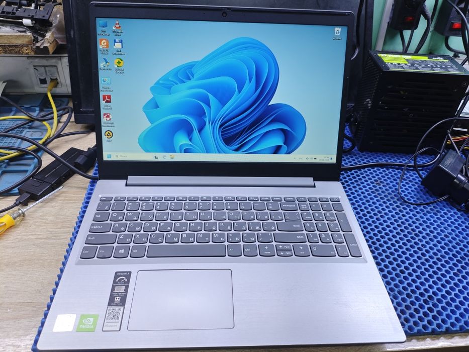 Ноутбук i3 10gen/8gb/ssd/2 видеокарты