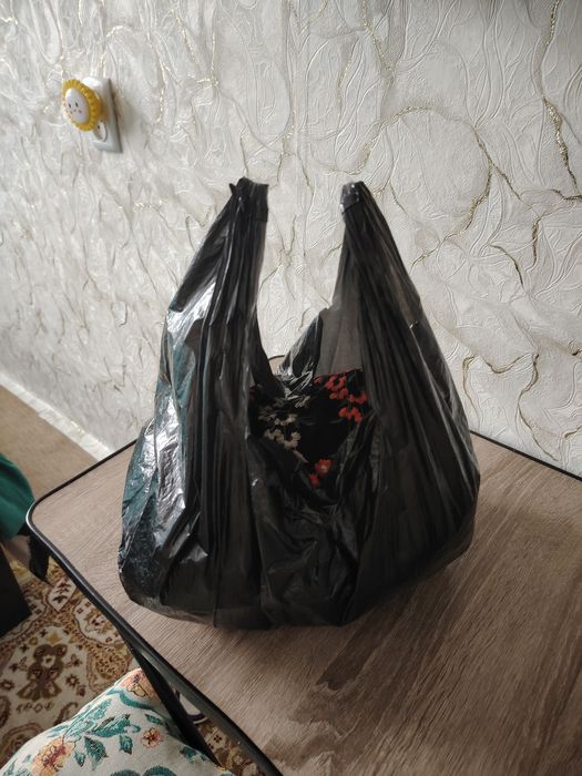 Отдаю даром!  Женские и детские вещи!