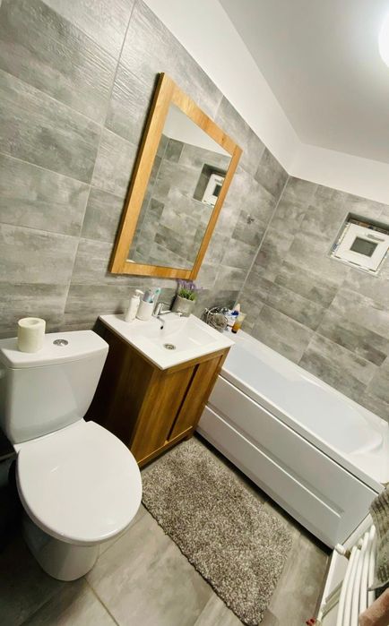 Închiriez apartament