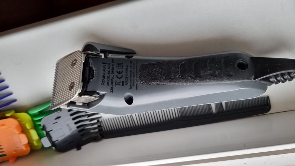 Mașina de tuns Remington -Defecta-