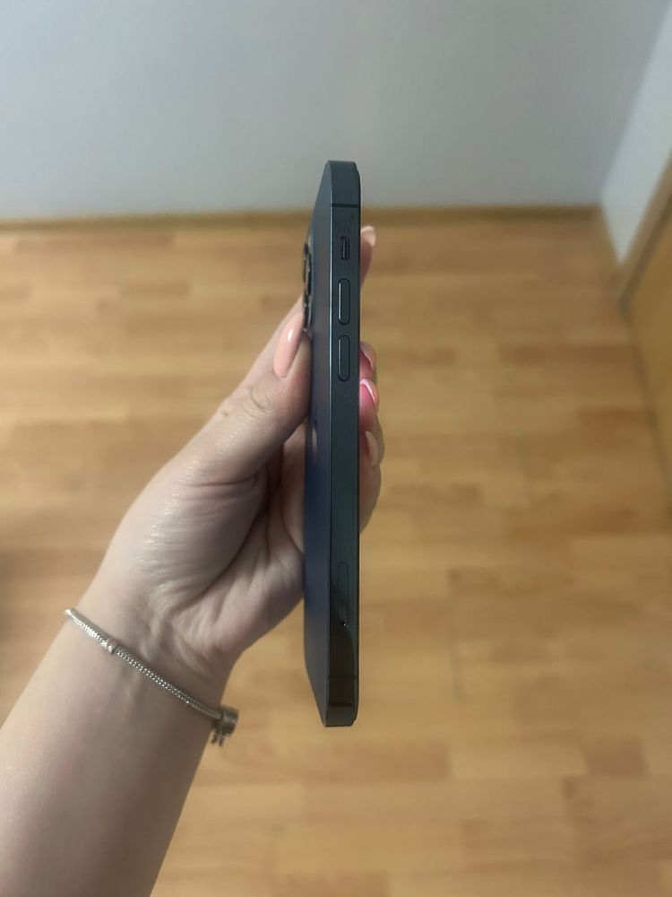 Iphone 12 про, 256 гб, face id работает, экран не менялся