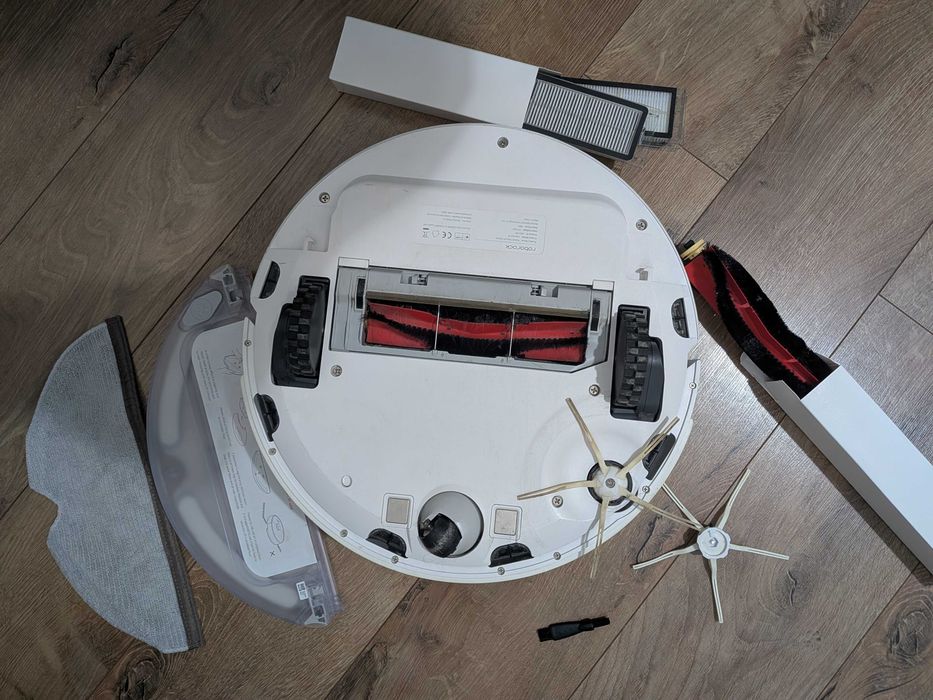 aspirator Roborock S6 cu accesorii de rezerva