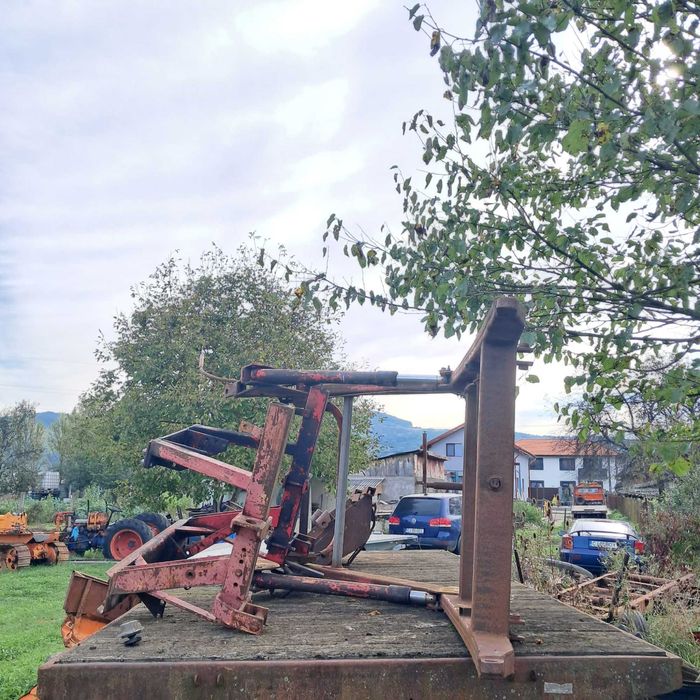 Incarcator frontal pentru tractor