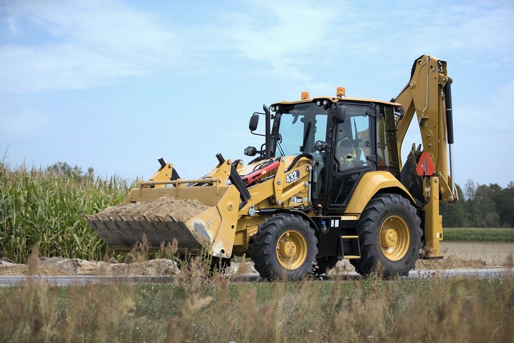 Inchiriez Buldoexcavator in Iasi si localitatii apropiate
