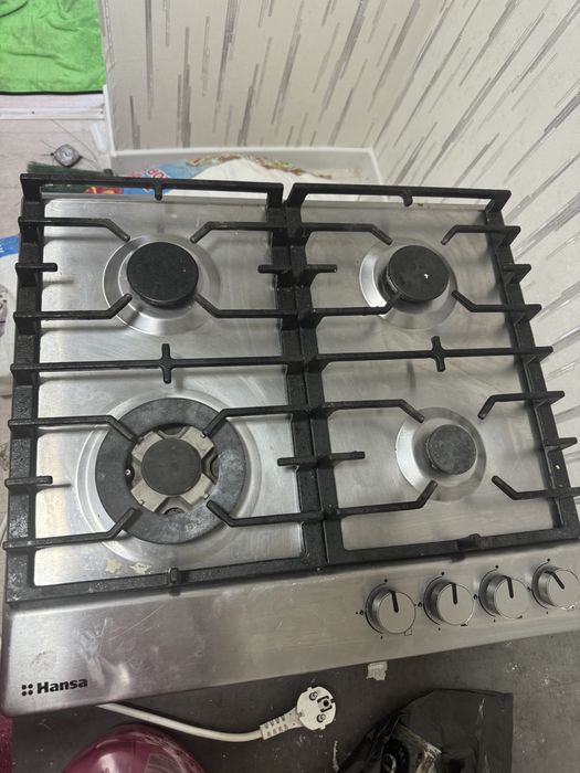 Газовая плита, вытяжка