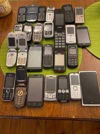 Стари телефони 25 броя 7 работещи другите трябва да се прегледат.