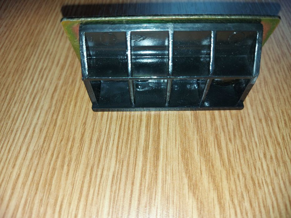 Suport ajutator pentru fixarea cutitului de la gealau pt a fi ascutit