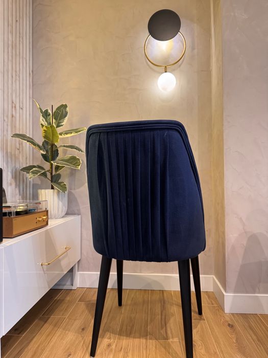 Поръчков трапезен стол синьо кадифе