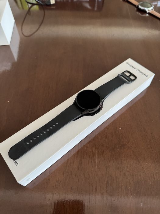 Galaxy Watch4 40 mm черный