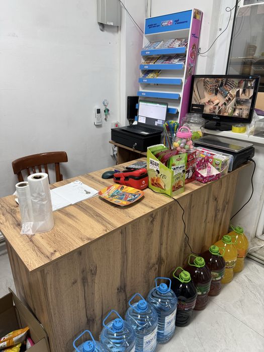 Кассовая зона, стол для кассы