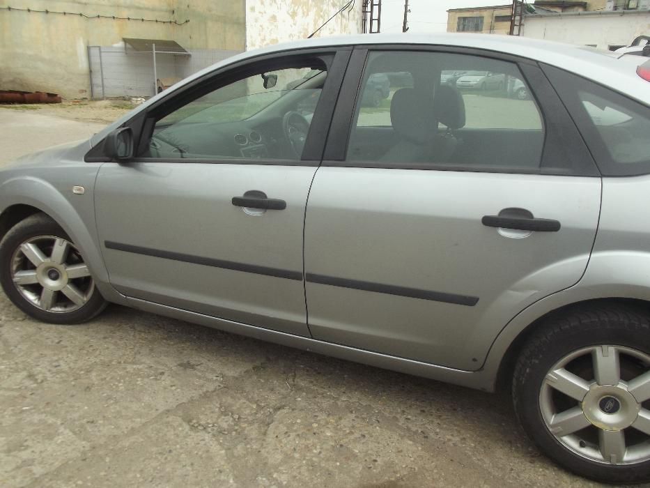 Usa Ford Focus 2 hatchback usi stanga dreapta fata spate dezmembrez