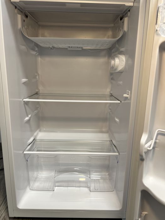 Frigider Heinner cu congelator