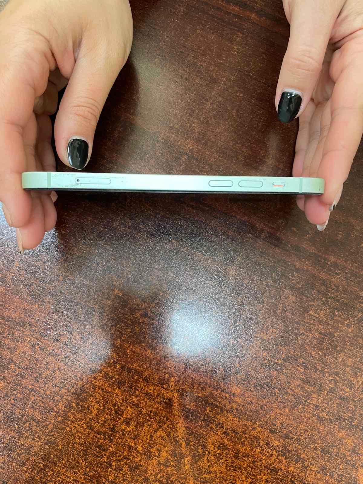iPhone 12 с гаранция като нов