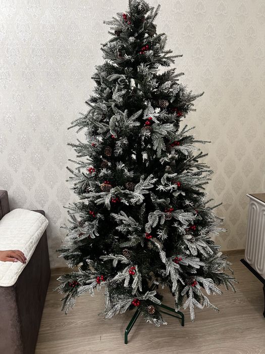 Продам елку 2.10