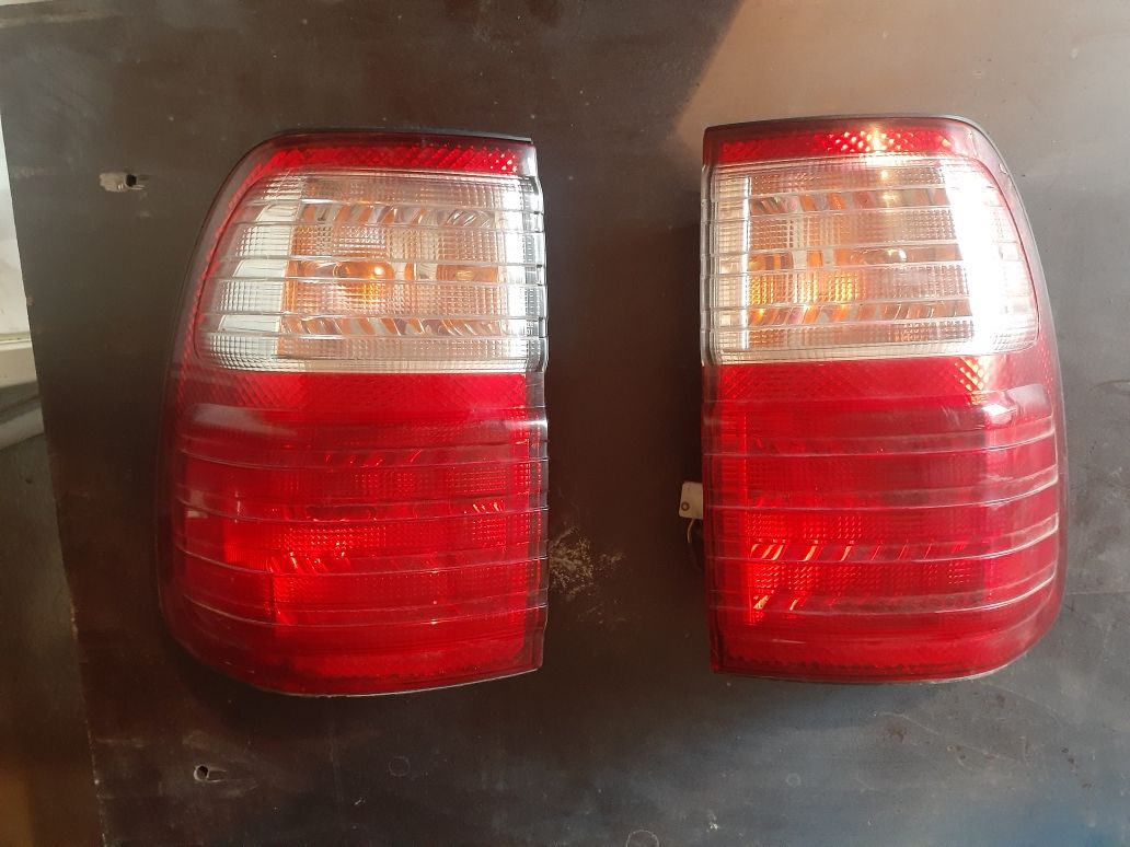 Продам задние фонари на Lexus LX 470