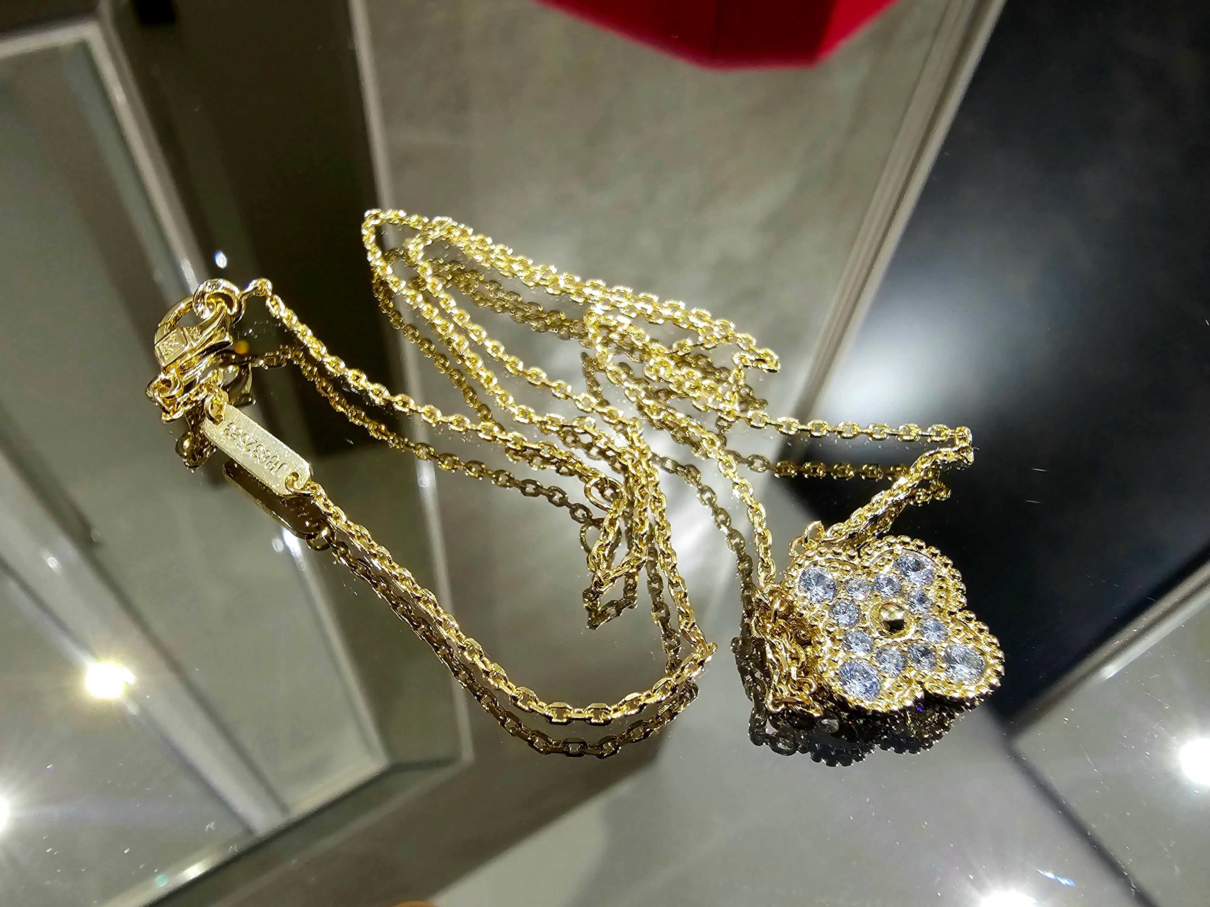 Van Cleef & Arpels VCA Gold Diamonds Clover Alhambra Logo Дамско Колие