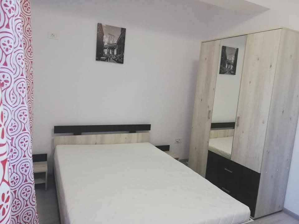 De închiriat  studio  Str Rezervelor 56
