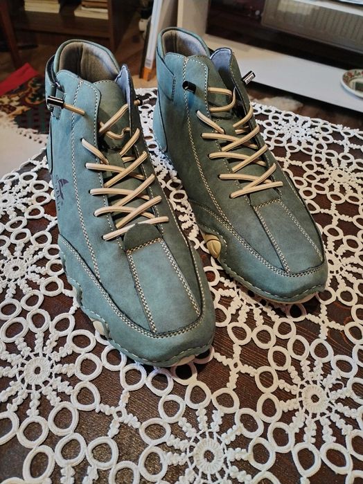 Încălțăminte sport foarte ușoară comodă