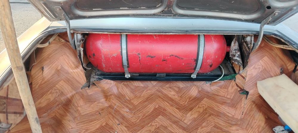 Машина продаётся. Газ 24.