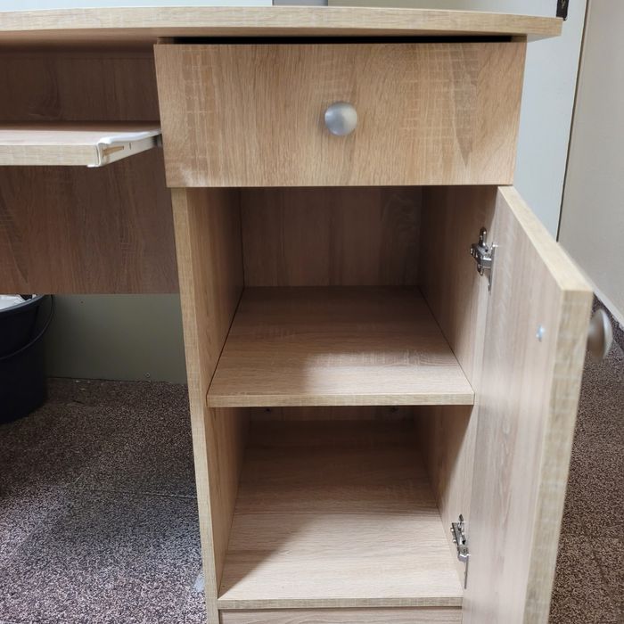 Ученическо бюро с поставка за клавиатура