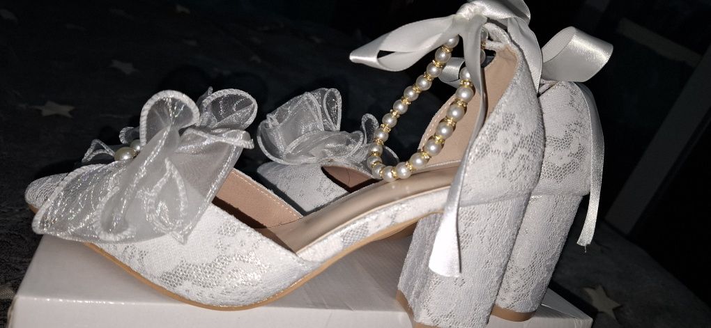 Pantofi de mireasa