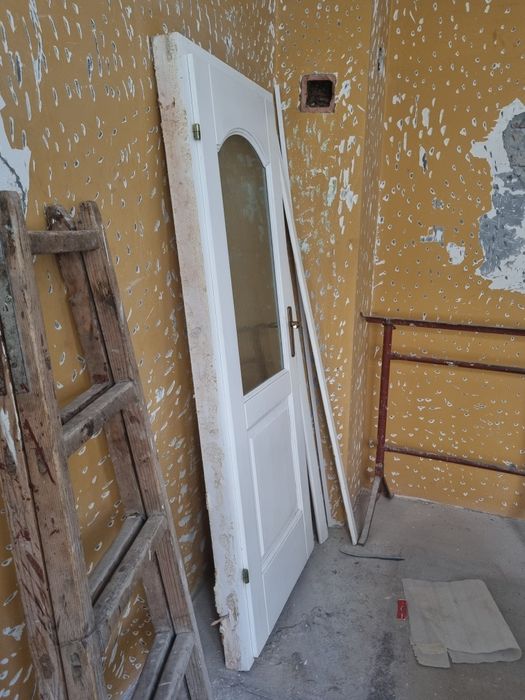 Vând ușă din lemn cu geam