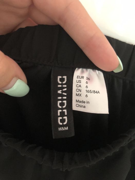 Черна рокля с цепка H&M