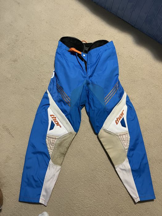 Vand echipament moto