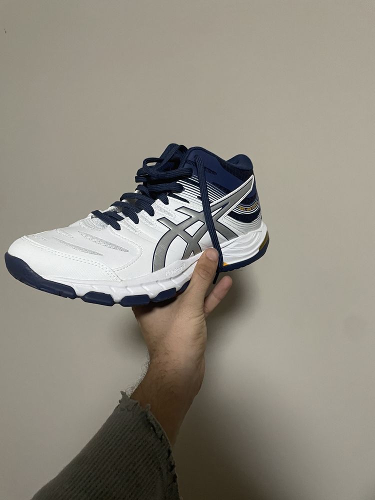 Asics маратонки