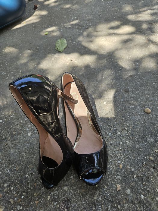 Sandale cu toc inalt