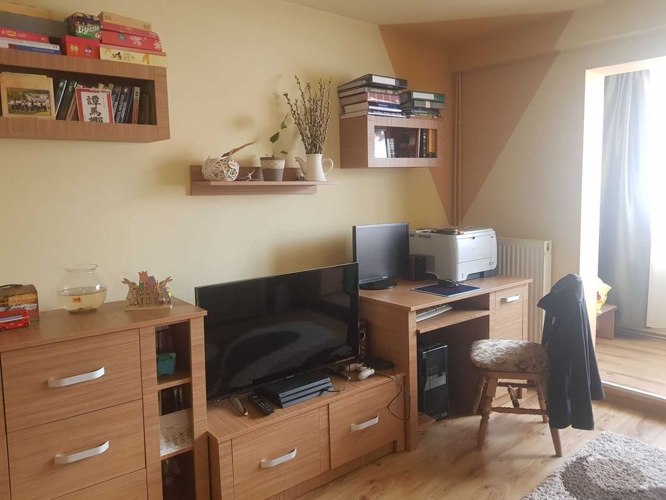 Vand apartament cu 2 camere