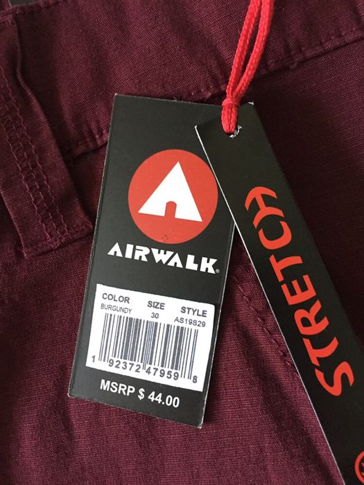 Sort airwalk nou cu eticheta