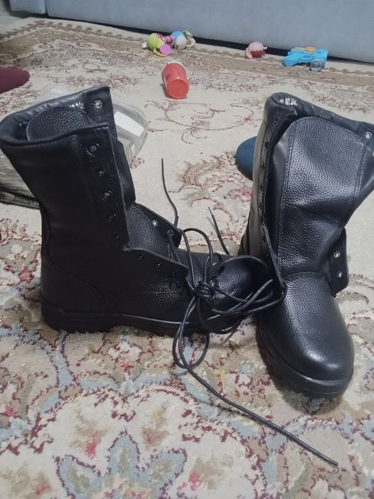 Продаю берцы зима 40