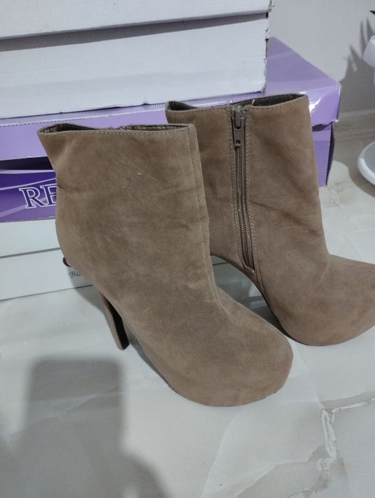 Дамски     ботуши.