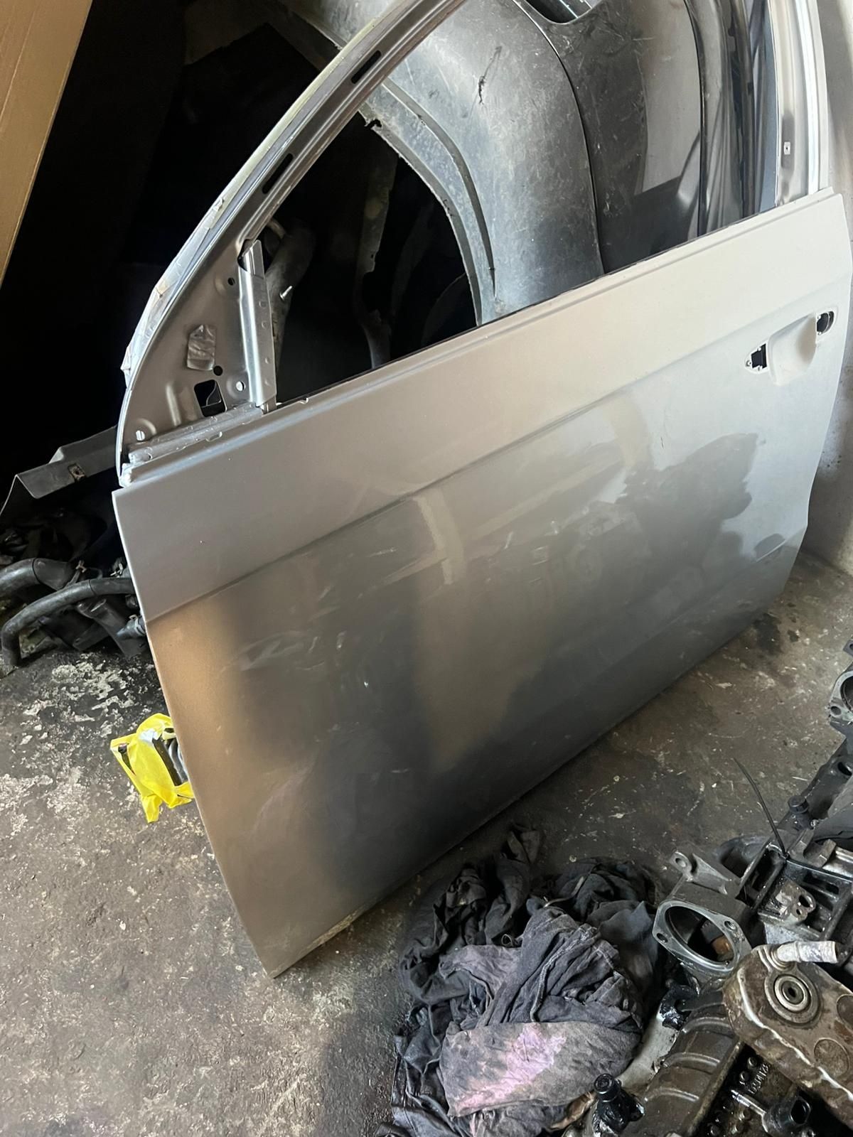 Usa stanga fata vw Passat B7 gri metalizat