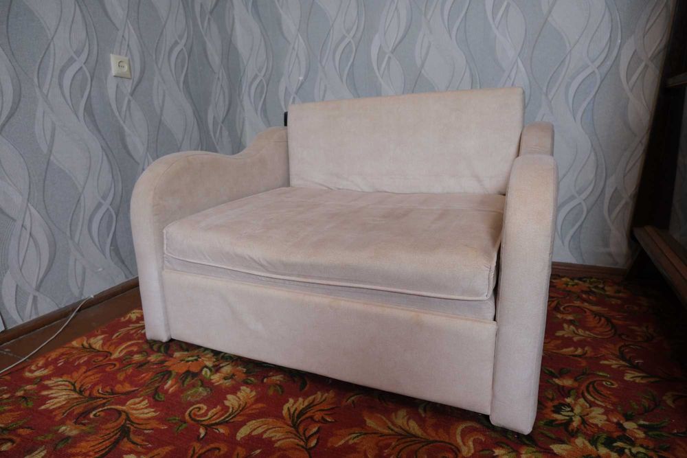Продам маленький диван (расскладушка)