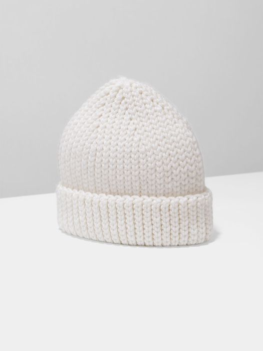 Шапка Бини, связана в ручную