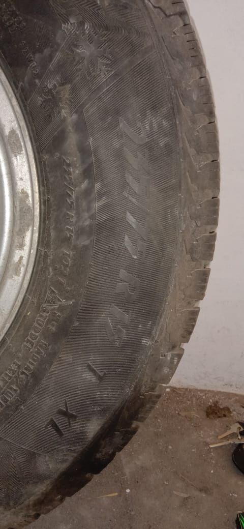 Продам шины 235/75 R 15 
[07.05, 15:22