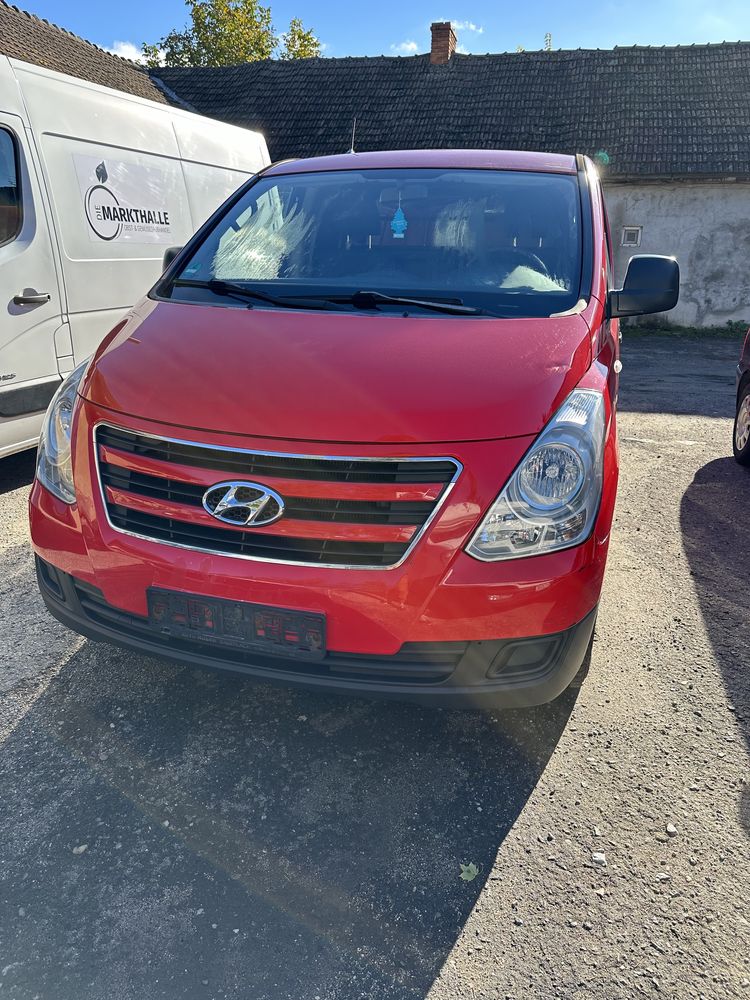 Vand,schimb Microbuz marfă Hyundai H1,dubă 3,5t,an 2015,motor2.5,euro5