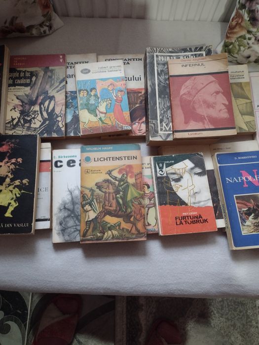 Vând cărți în stare bună