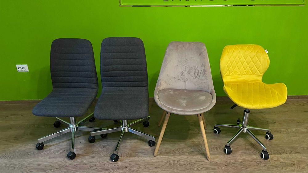 Vand scaune de birou