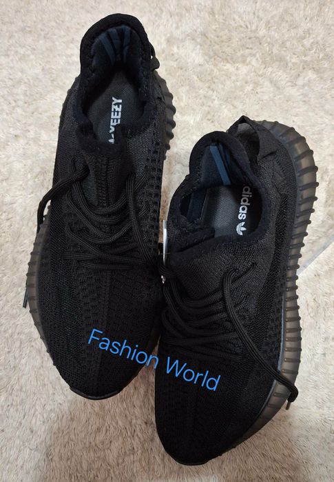 Чисто нови Adidas yeezy boost 350 V2